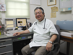 診察室1の院長の写真